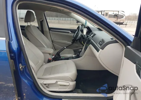 2017 Volkswagen Passat 1.8T R-Line z USA, uszkodzony, nr VIN 1VWDT7A36HC048815